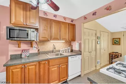 26 Park Ter, Cranford Township, NJ 07016 - Photo 9