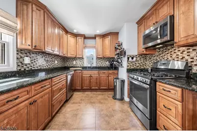 333 Amon Ter, Linden, NJ 07036 - Photo 9