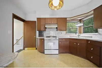 35 Mulder Ln, Midland Park, NJ 07432 - Photo 9