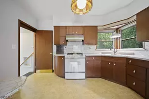 35 Mulder Ln, Midland Park, NJ 07432 - Photo 9