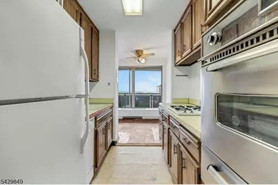 2077 Center Ave, Fort Lee, NJ 07024 - Photo 9