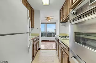 2077 Center Ave, Fort Lee, NJ 07024 - Photo 9