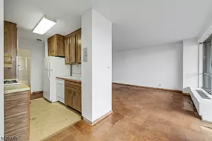2077 Center Ave, Fort Lee, NJ 07024 - Photo 7