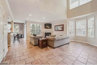 123 Levinberg Ln, Wayne Twp., NJ 07470 - Photo 5