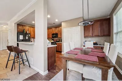 123 Levinberg Ln, Wayne Twp., NJ 07470 - Photo 9