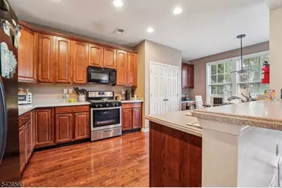 123 Levinberg Ln, Wayne Twp., NJ 07470 - Photo 7