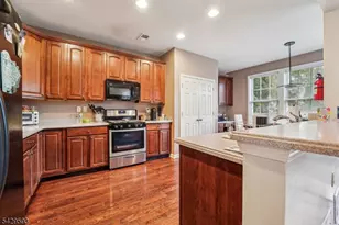 123 Levinberg Ln, Wayne Twp., NJ 07470 - Photo 7