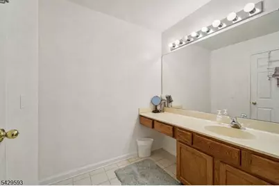 123 Levinberg Ln, Wayne Twp., NJ 07470 - Photo 19