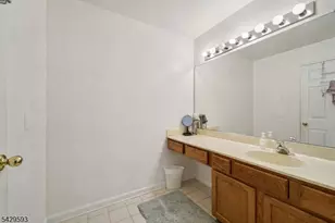 123 Levinberg Ln, Wayne Twp., NJ 07470 - Photo 19
