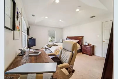 123 Levinberg Ln, Wayne Twp., NJ 07470 - Photo 13