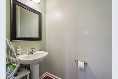 123 Levinberg Ln, Wayne Twp., NJ 07470 - Photo 11