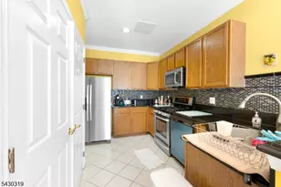 72 Albert Ct, Parsippany, NJ 07054 - Photo 7
