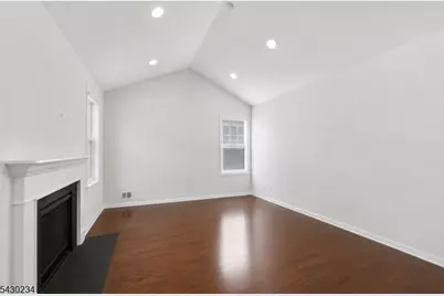 133 Savoth Ln, Woodbridge Township, NJ 07067 - Photo 5