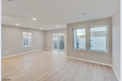 54 Holland St, Newark, NJ 07103 - Photo 5