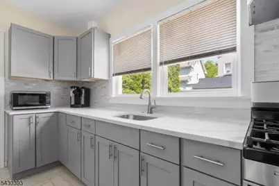 9 Sycamore St, Bloomfield, NJ 07003 - Photo 7