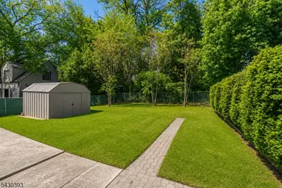 9 Sycamore St, Bloomfield, NJ 07003 - Photo 31