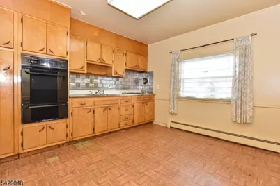 5 Burnside Pl, Wayne, NJ 07470 - Photo 23