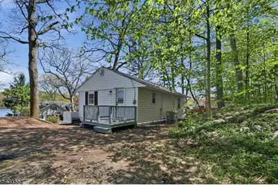 45 W Shawnee Trl, Jefferson Township, NJ 07885 - Photo 15