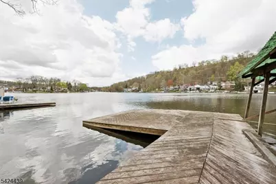 8 Oneida Ave, Hopatcong, NJ 07843 - Photo 7