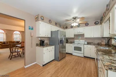 4 Lisa Ct, Roxbury Township, NJ 07876 - Photo 3