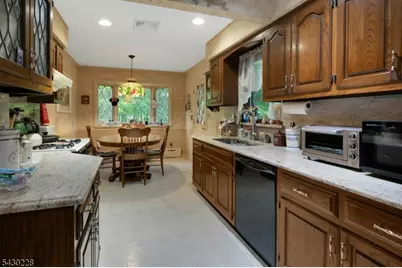 92 Louis St, Hanover Township, NJ 07981 - Photo 7