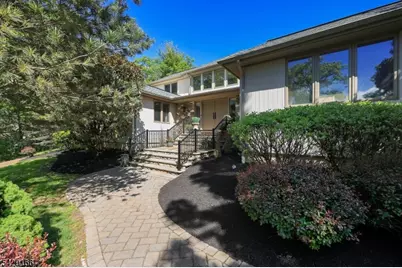 29 Deer Path Cir, Green Brook Township, NJ 08812 - Photo 1