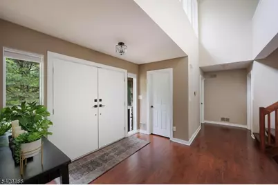 29 Deer Path Cir, Green Brook Township, NJ 08812 - Photo 5