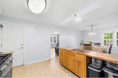 938 Liberty Ave, Union Township, NJ 07083 - Photo 11