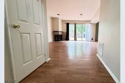 40 Whitby Cir, Franklin Township, NJ 08873 - Photo 5
