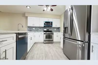 40 Whitby Cir, Franklin Township, NJ 08873 - Photo 3