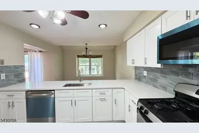 40 Whitby Cir, Franklin Township, NJ 08873 - Photo 5