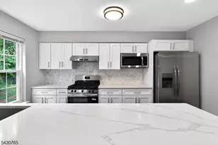 61 Freemont Ct, Franklin Township, NJ 08873 - Photo 13