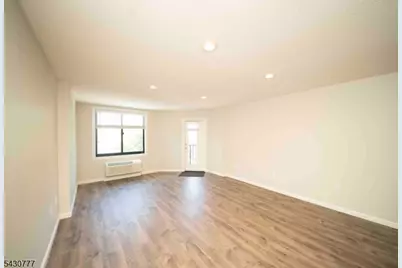 115 Polifly Rd #5D, Hackensack, NJ 07601 - Photo 3