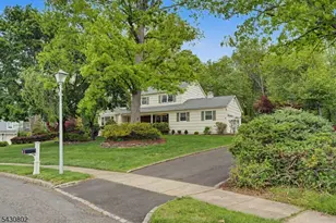16 Beech Ct, Chatham Township, NJ 07928 - Photo 3