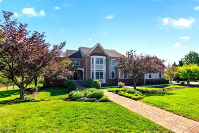 8 Morningside Ct, Raritan Township, NJ 08822 - Photo 1
