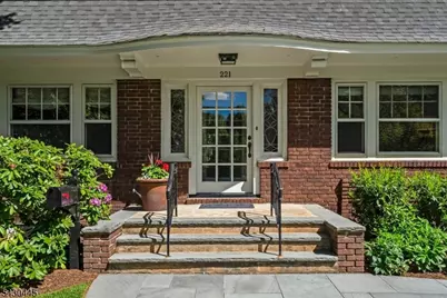 221 Christopher St, Montclair, NJ 07042 - Photo 3