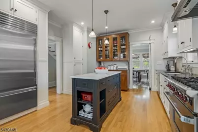 221 Christopher St, Montclair, NJ 07042 - Photo 15