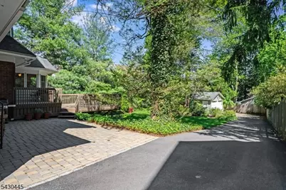 221 Christopher St, Montclair, NJ 07042 - Photo 41