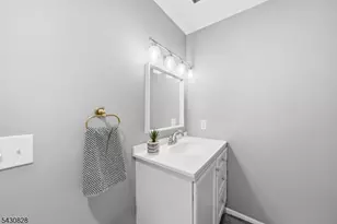 825 Riverside Ave, Lyndhurst Township, NJ 07071 - Photo 21