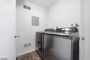 825 Riverside Ave, Lyndhurst Township, NJ 07071 - Photo 15
