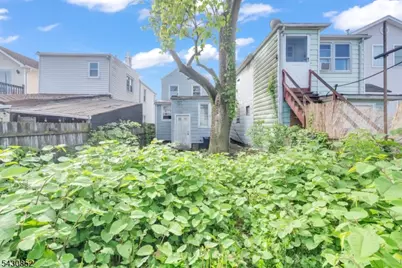 88 Komorn St, Newark, NJ 07105 - Photo 11