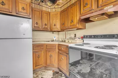 88 Komorn St, Newark, NJ 07105 - Photo 23