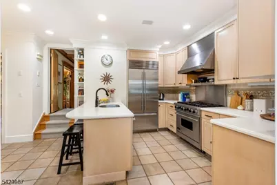 132 Christopher St, Montclair, NJ 07042 - Photo 21