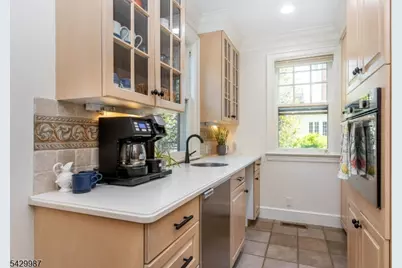 132 Christopher St, Montclair, NJ 07042 - Photo 23