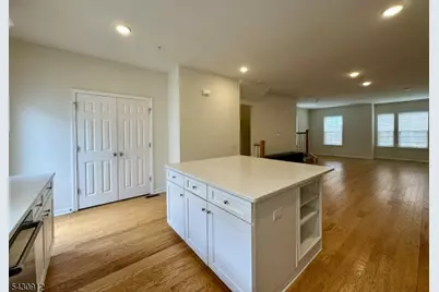 2 Gala Ct, Livingston, NJ 07039 - Photo 7