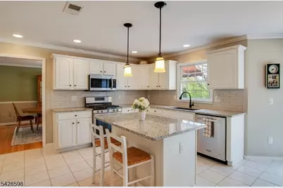 14 Chelsea Dr, Jefferson Township, NJ 07438 - Photo 9