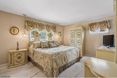 135 Roosevelt Ave, Woodbridge Township, NJ 07067 - Photo 9