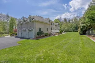 17 Constitution Ave, Roxbury Township, NJ 07876 - Photo 7