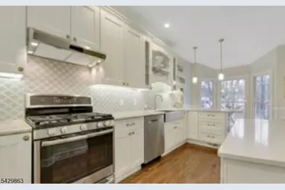 4 Murray Hill Mnr, New Providence, NJ 07974 - Photo 3