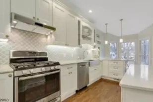4 Murray Hill Manor, New Providence, NJ 07974 - Photo 3